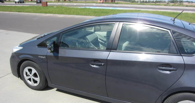 Toyota Prius cena 44000 przebieg: 250000, rok produkcji 2012 z Koszalin małe 106